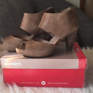 Exquisite Wonders in very good condition